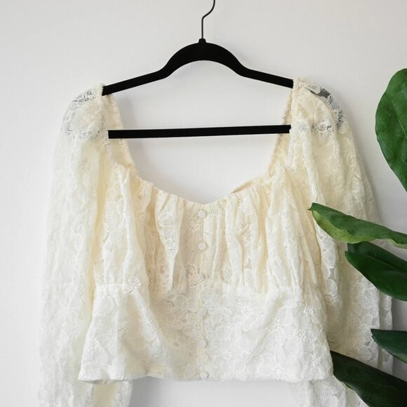 En Saison Cropped Floral Creme Blouse NWT - Picture 3 of 11